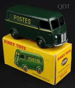 French dinky toys 25bv peugeot van postes kk677 front