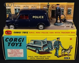 Corgi toys 448 bmc mini police van tracker dog kk692 front