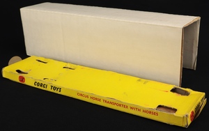 Corgi toys 1130 circus horse transporter kk798 plinth