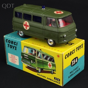 Corgi toys 354 military ambulance bedford ll233 front 1