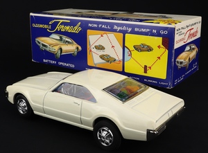 Taiyo japan c 14  oldsmobile toronado ll467 back